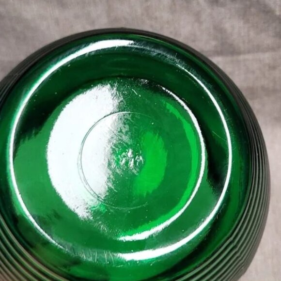 Vintage E. O. Brody Company - Beehive green vase - Picture 3 of 3